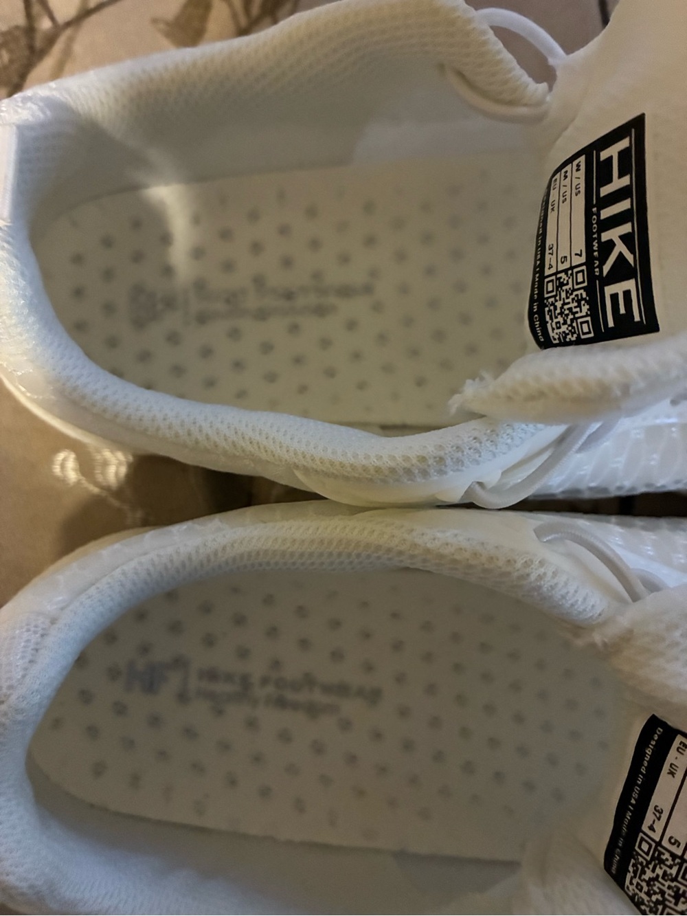 Size 7 White Hike brand sneakers - Picture 3 of 4